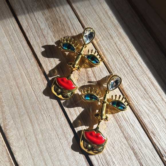 Eye See Love Earing Set - Picture 17 of 17